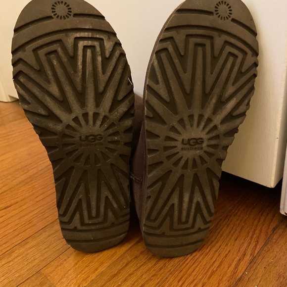 UGGS - Picture 5 of 5